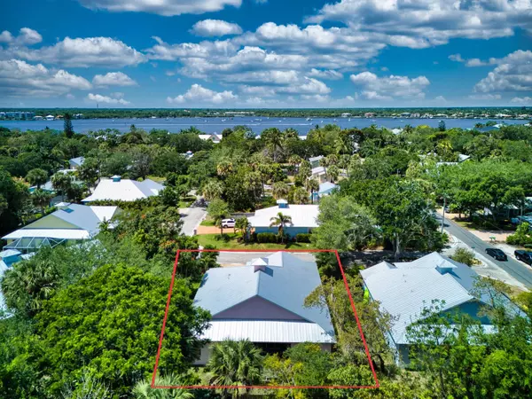 Stuart, FL 34994,975 SW Flora Belle LN