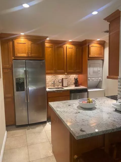 Miami, FL 33143,7935 SW 86th ST 805