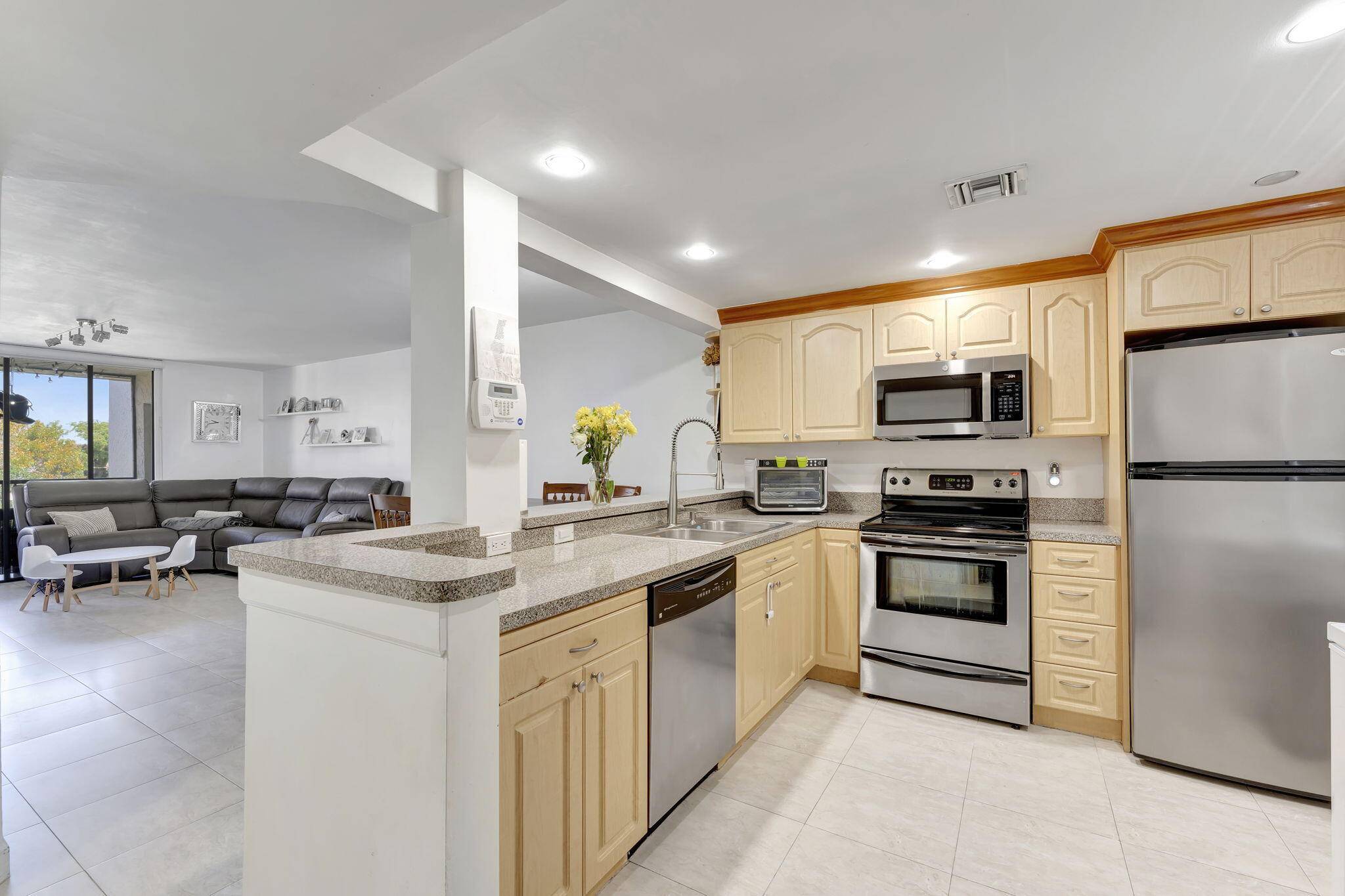 Plantation, FL 33324,10551 W Broward BLVD 404