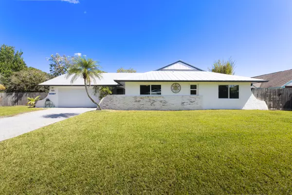 821 NE Town TER, Jensen Beach, FL 34957