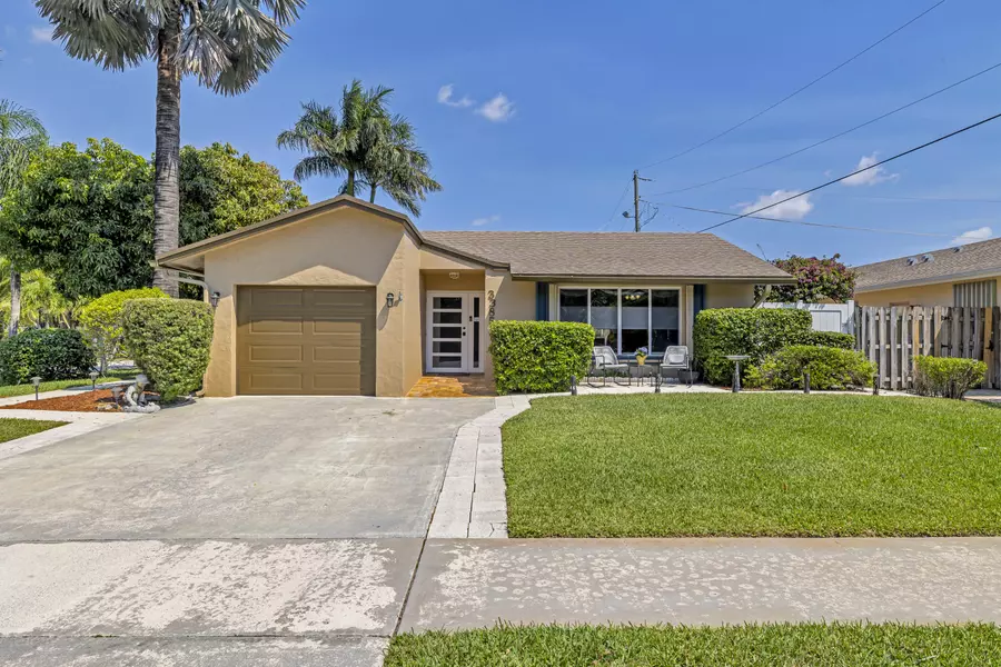 3385 SW 2nd ST, Deerfield Beach, FL 33442