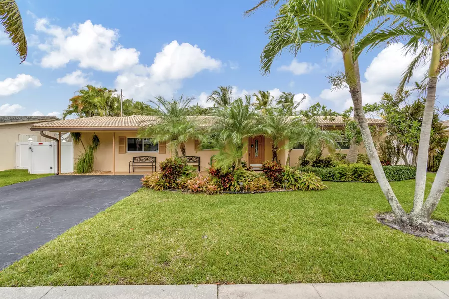 11 Forest Hills LN, Boca Raton, FL 33431