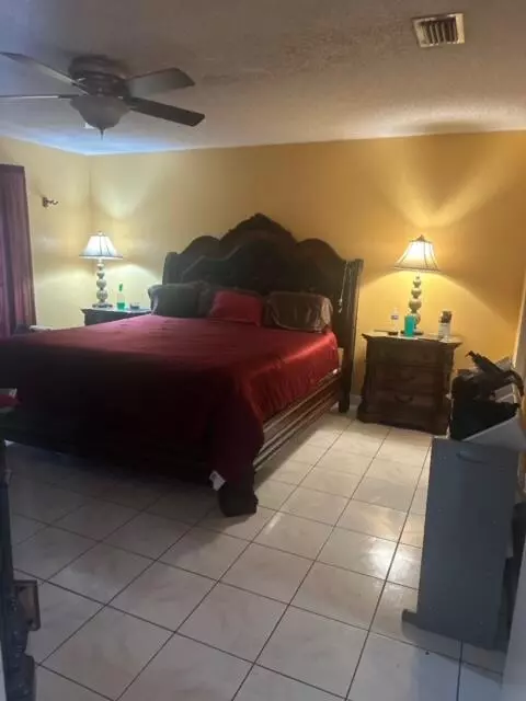 Lake Worth, FL 33463,5873 W W Lincoln CIR