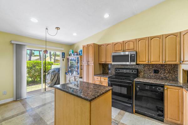 Boynton Beach, FL 33426,7 Fenwick PL