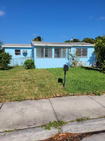 1380 W 32nd ST, Riviera Beach, FL 33404