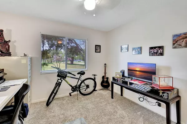 Delray Beach, FL 33446,7185 Huntington LN 301
