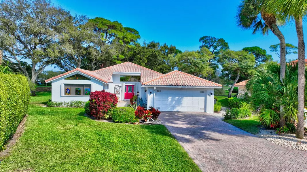 56 Woods LN, Boynton Beach, FL 33436