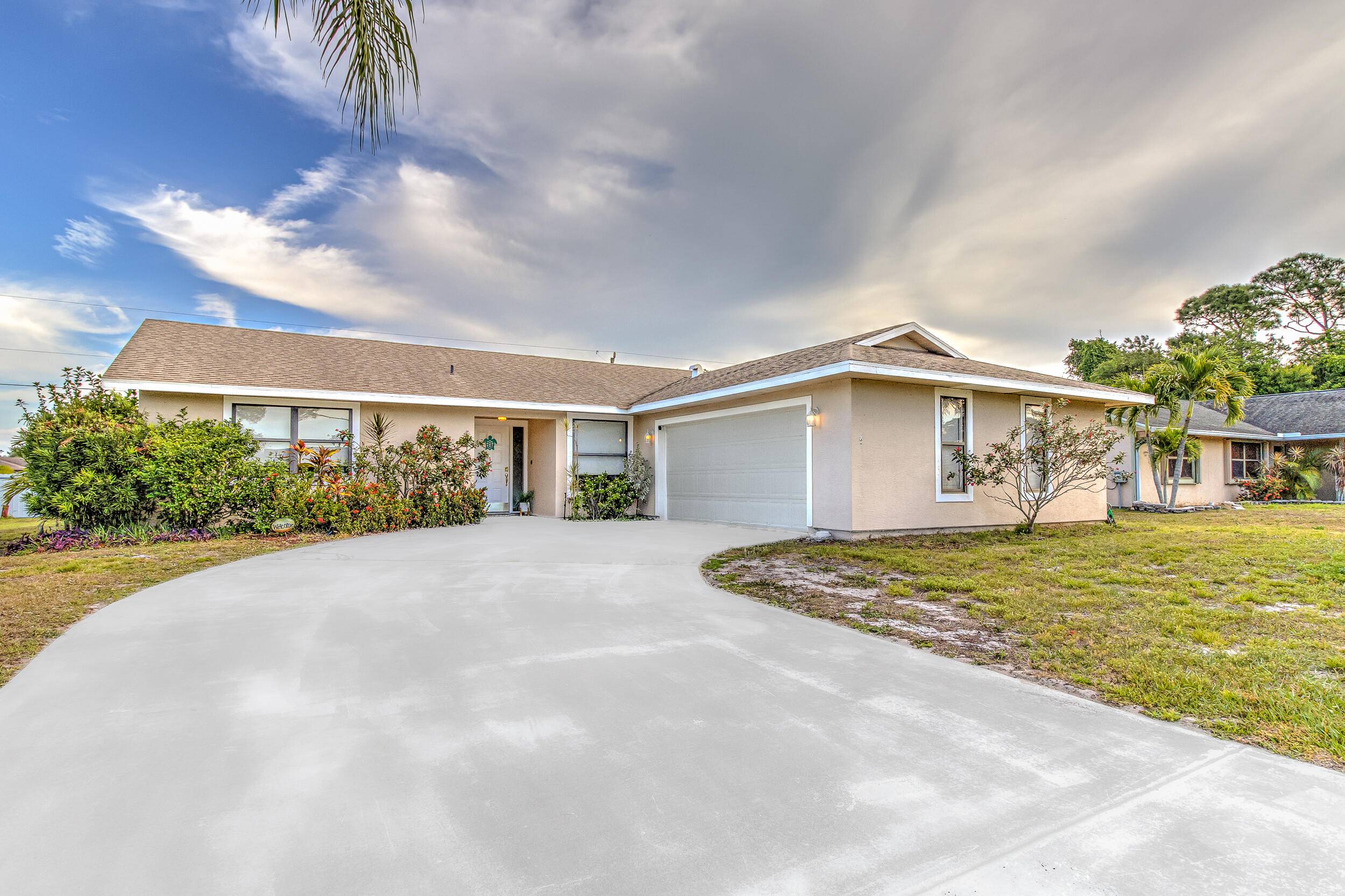 481 SE Evergreen TER, Port Saint Lucie, FL 34983
