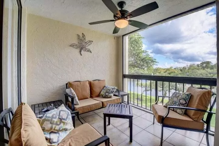 Delray Beach, FL 33444,950 Lavers CIR F309