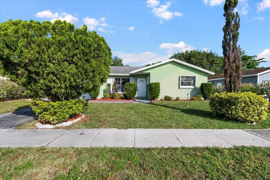 9607 Park Row Aka Sw 13th Place, Boca Raton, FL 33428