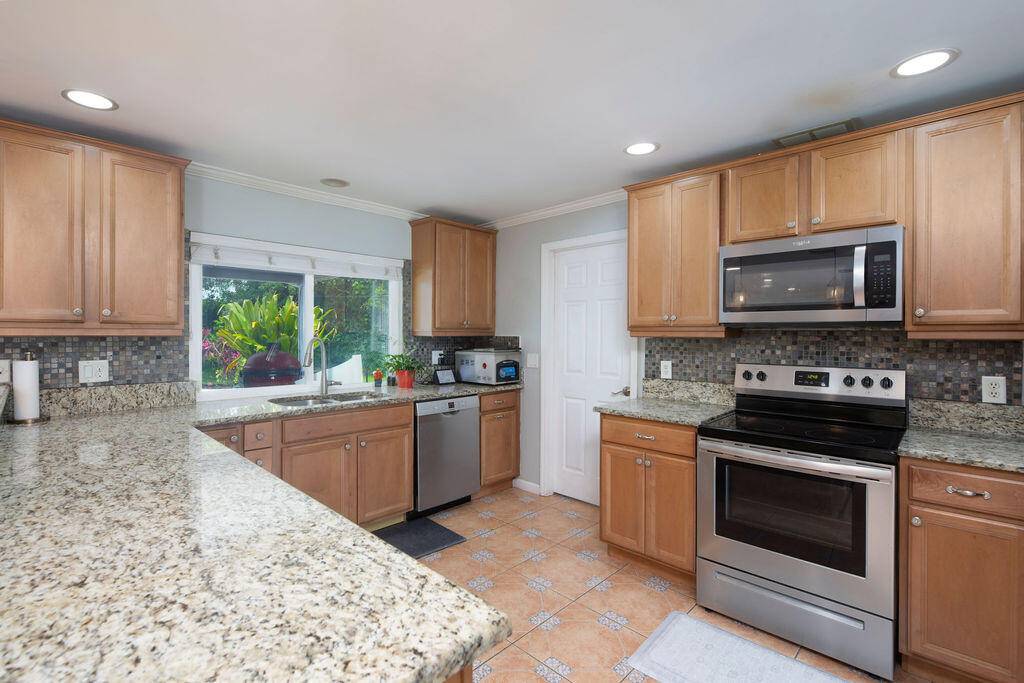 Vero Beach, FL 32962,445 9th DR