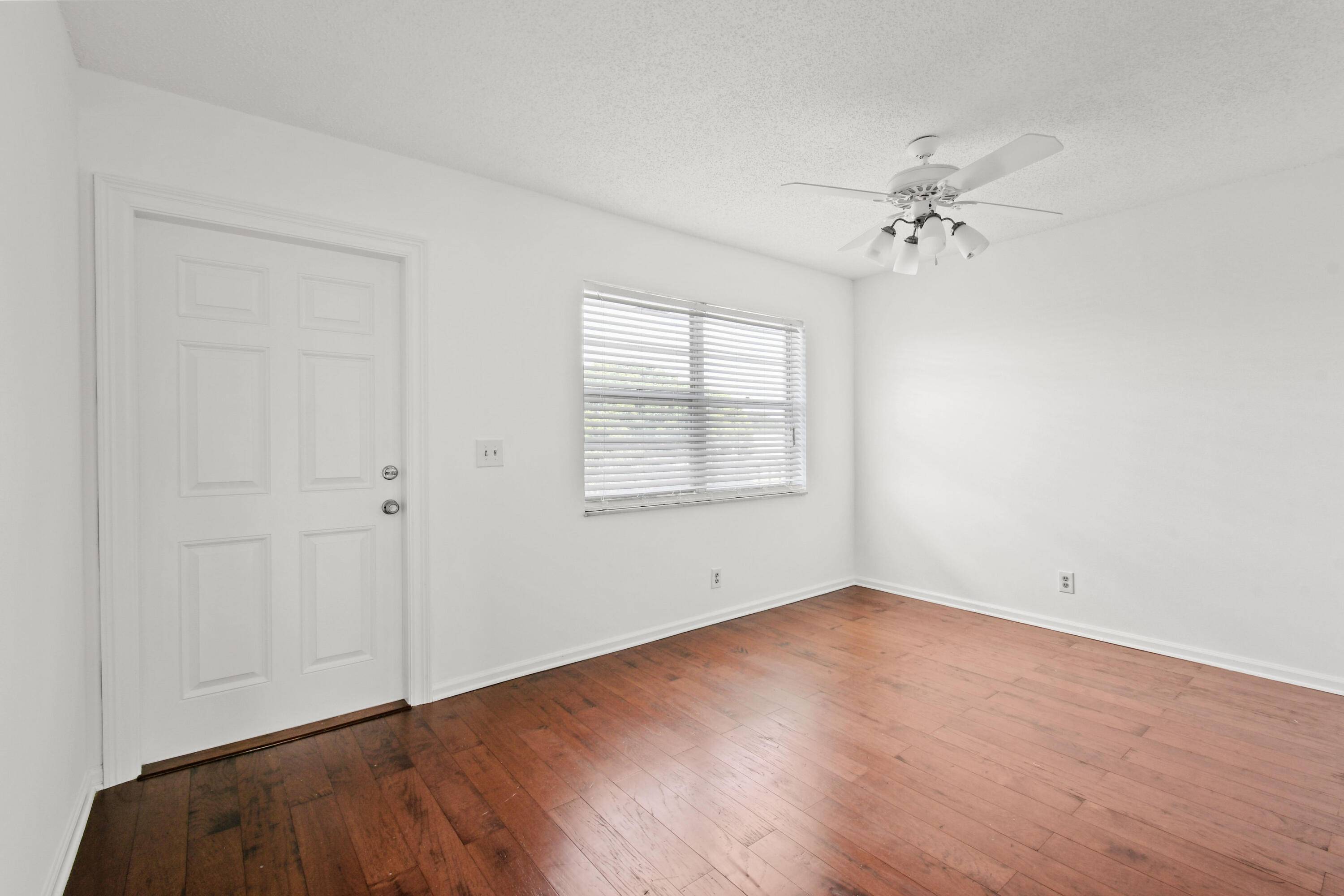 Palm Beach Gardens, FL 33410,3111 Gardens East DR 23