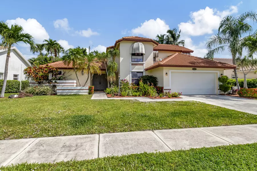 417 Mohawk LN, Boca Raton, FL 33487