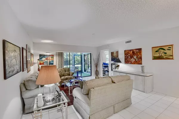 Boynton Beach, FL 33437,9644 E Sills DR 102