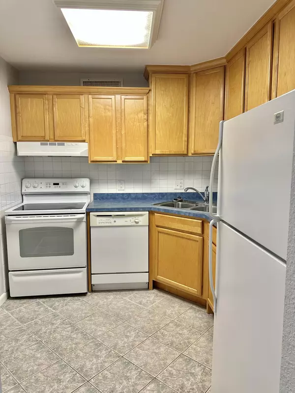 Royal Palm Beach, FL 33411,12009 Poinciana BLVD 209