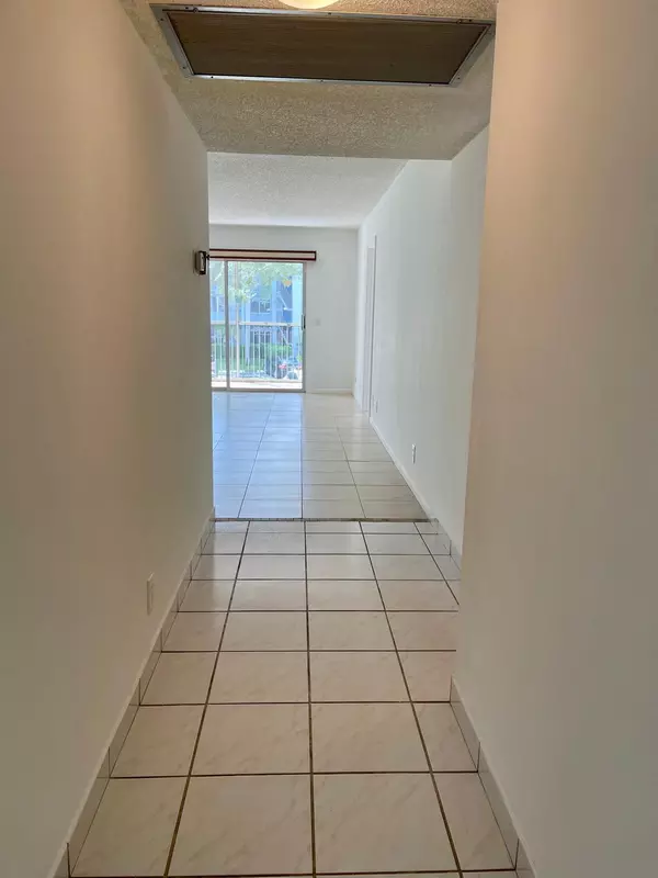 Pembroke Pines, FL 33027,650 SW 124th TER 202p