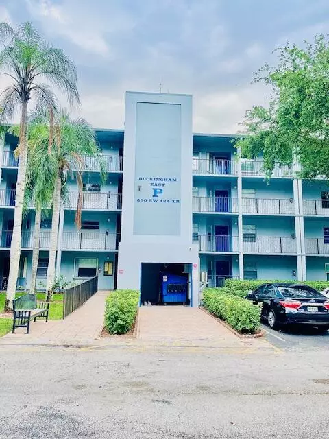 Pembroke Pines, FL 33027,650 SW 124th TER 202p