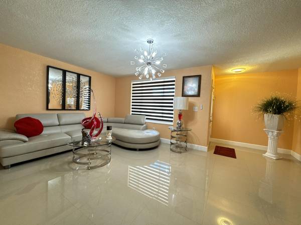 Hialeah, FL 33014,961 W 79th PL