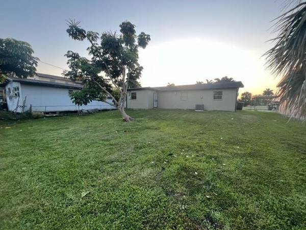 Belle Glade, FL 33430,621 SW 7th ST