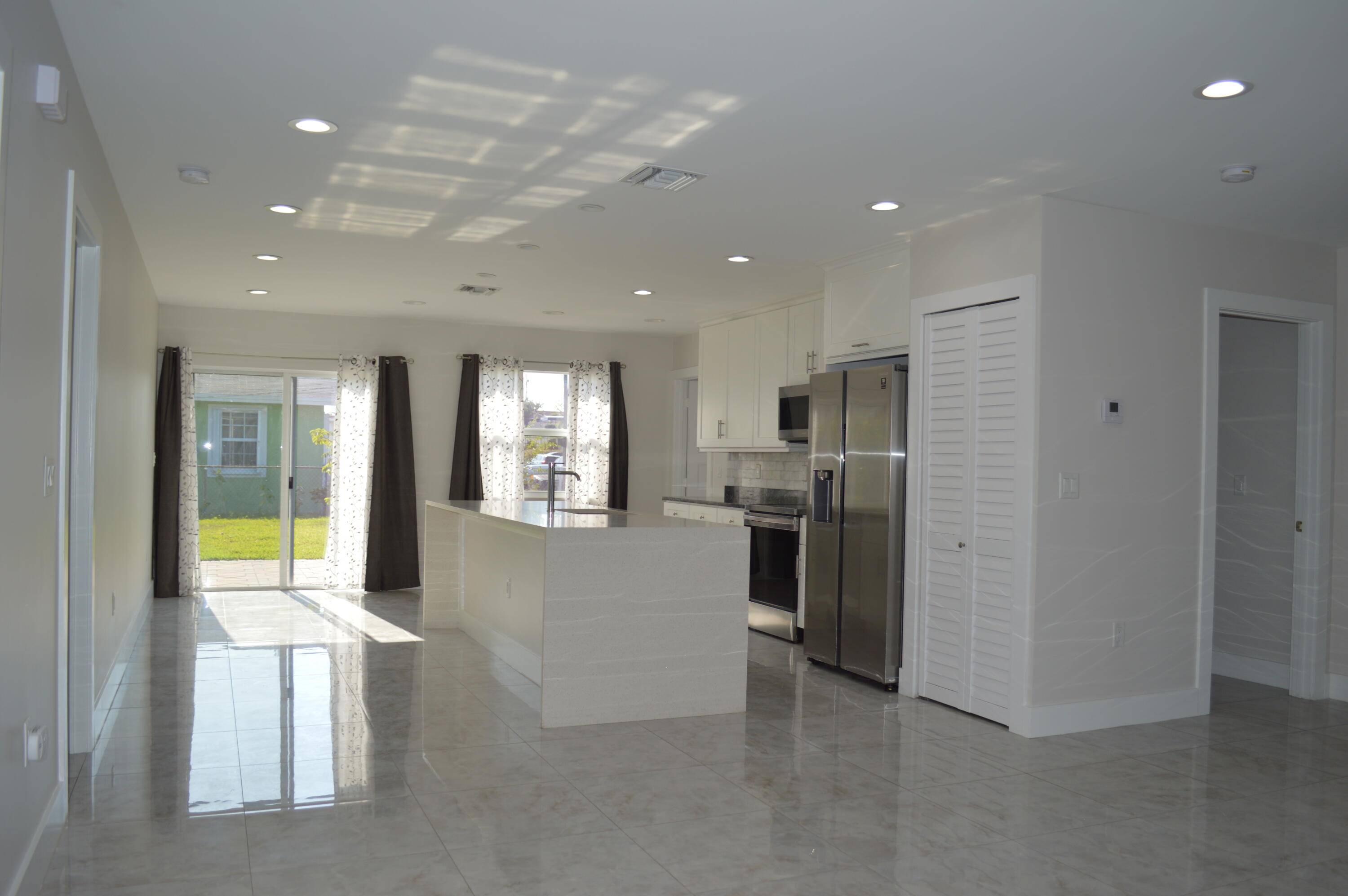 West Palm Beach, FL 33405,4703 Lake AVE