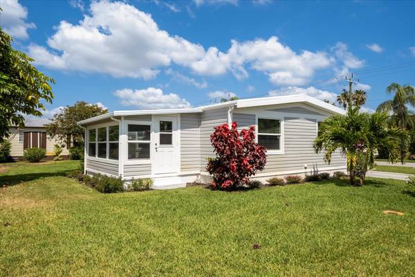 Jensen Beach, FL 34957,372 NE Jade CIR