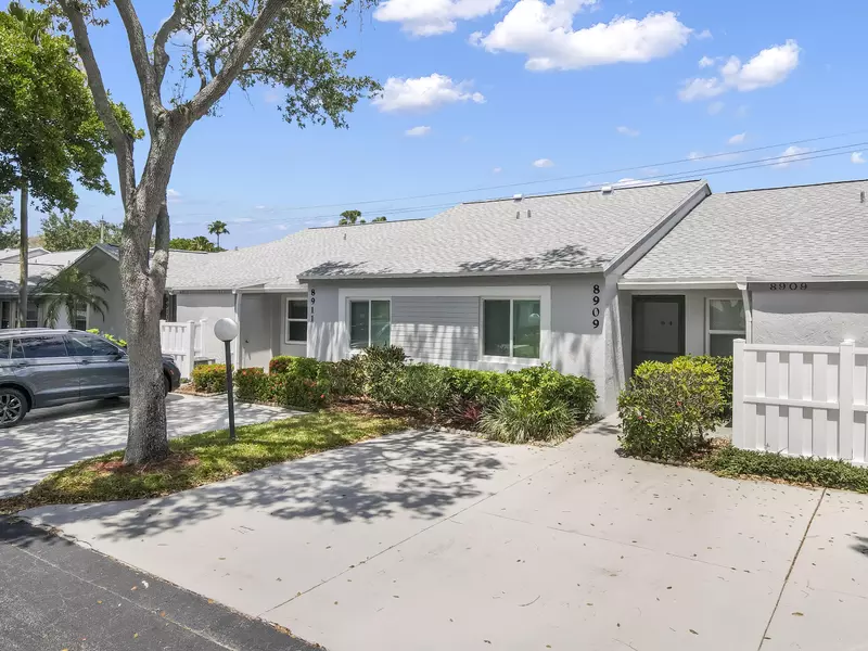 8909 Sunnywood PL, Boca Raton, FL 33496