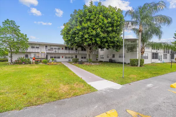 310 Chatham O 310, West Palm Beach, FL 33417