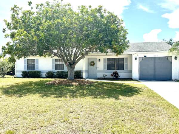 1532 SE Belcrest ST,  Port Saint Lucie,  FL 34952