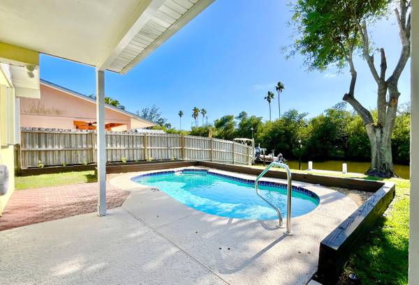 1933 Robalo DR,  Vero Beach,  FL 32960