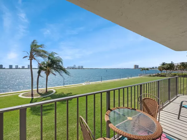 801 Lake Shore DR 204, Lake Park, FL 33403