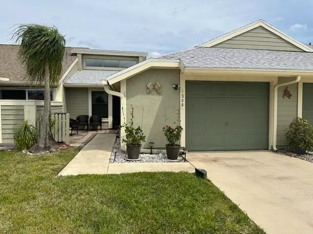 1544 SE Crayrich CT, Port Saint Lucie, FL 34952