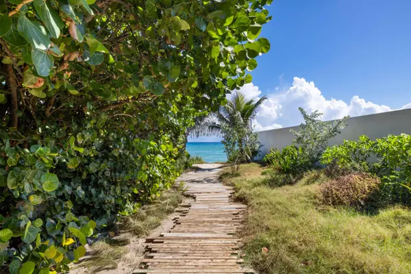 Palm Beach, FL 33480,1048 S Ocean BLVD