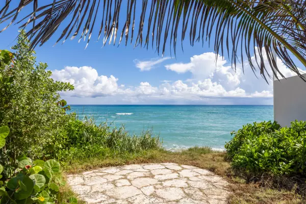 Palm Beach, FL 33480,1048 S Ocean BLVD