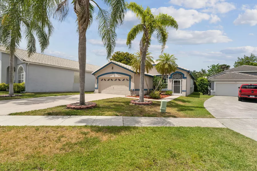 922 Lake Wellington DR, Wellington, FL 33414