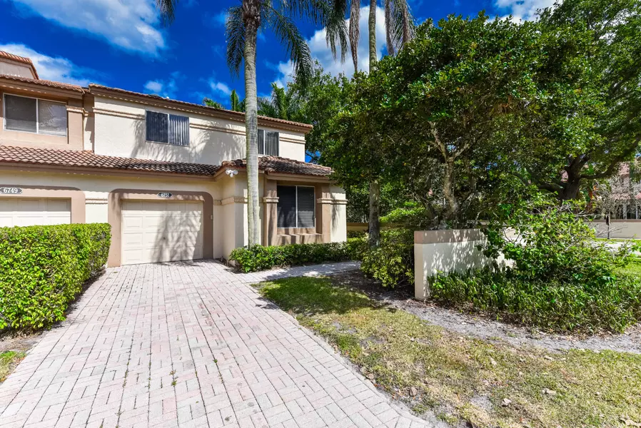 6751 Via Regina, Boca Raton, FL 33433