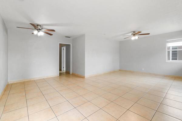 West Palm Beach, FL 33407,725 40th ST