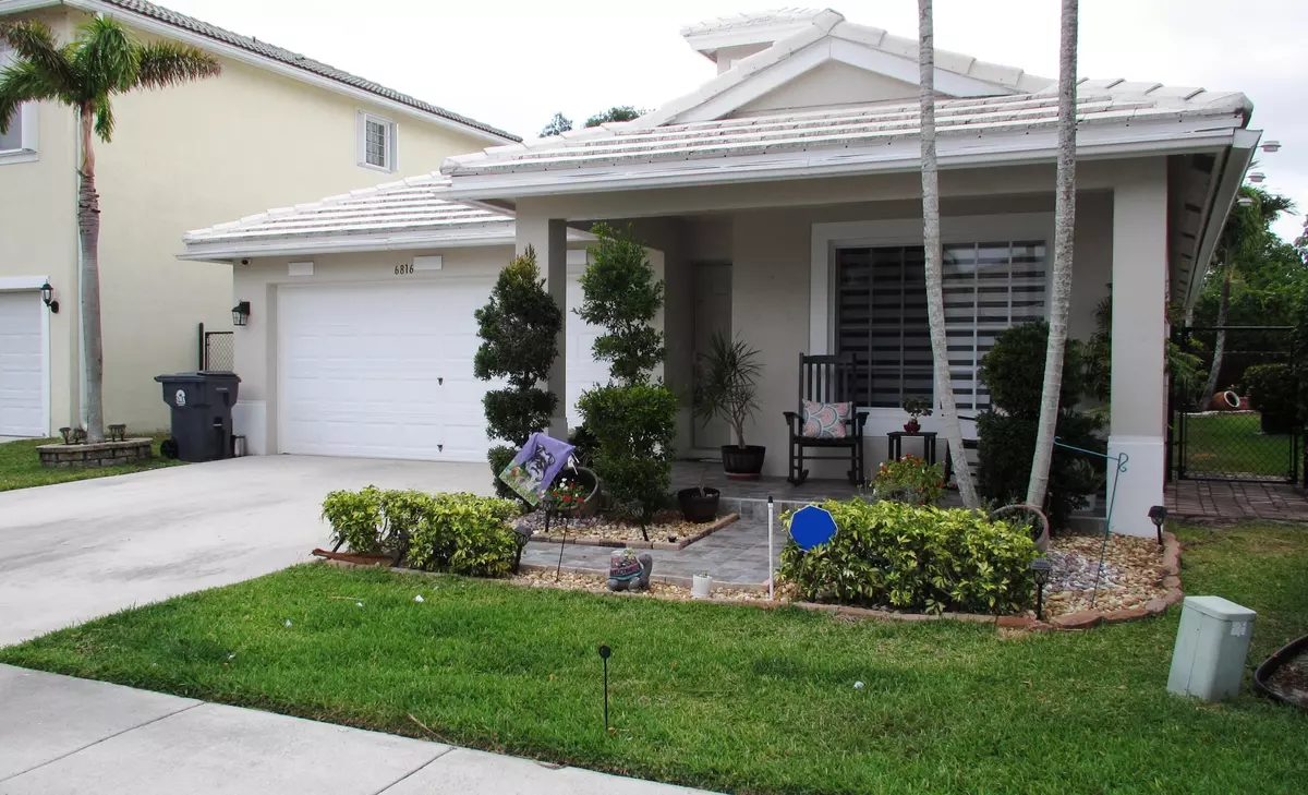 Lake Worth, FL 33463,6816 Hendry DR