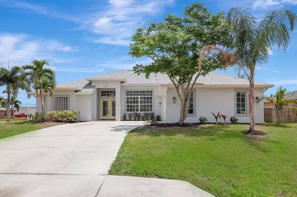 601 SW Cynthia ST, Port Saint Lucie, FL 34983