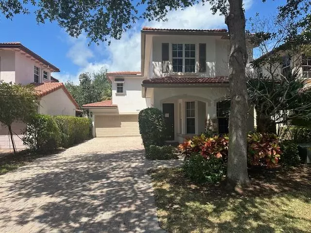 612 Castle DR, Palm Beach Gardens, FL 33410