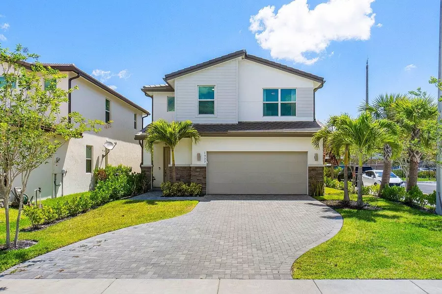 1533 Verawood LN, Delray Beach, FL 33445