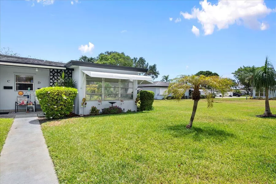 560 High Point Drive D, Delray Beach, FL 33445