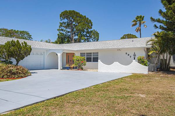 597 SE Floresta DR, Port Saint Lucie, FL 34983