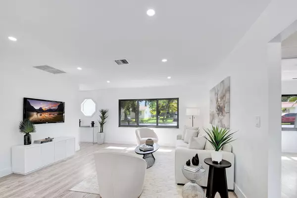 Boynton Beach, FL 33426,1117 NW 7th ST