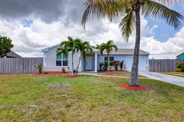 2050 SE Triumph RD, Port Saint Lucie, FL 34952