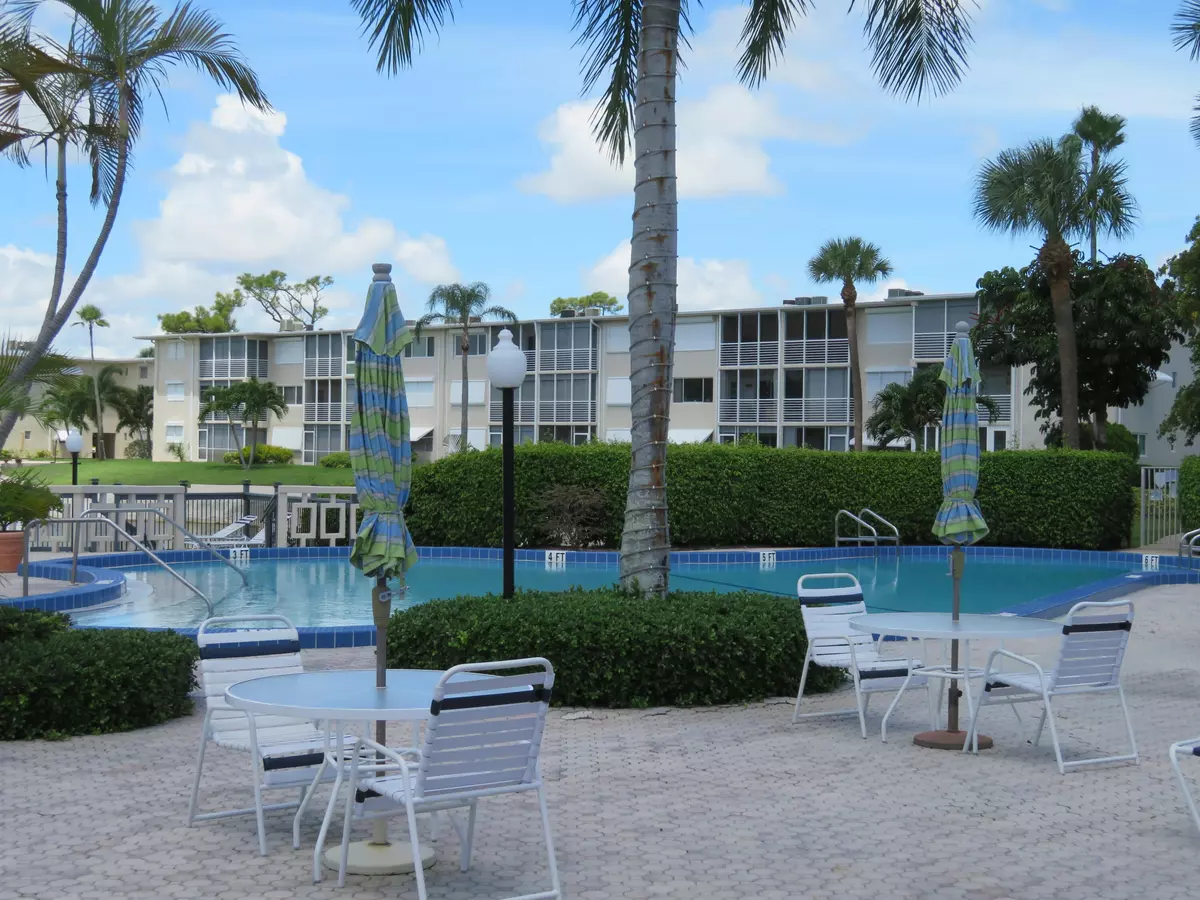 Lake Worth, FL 33461,2682 S Garden DR 301