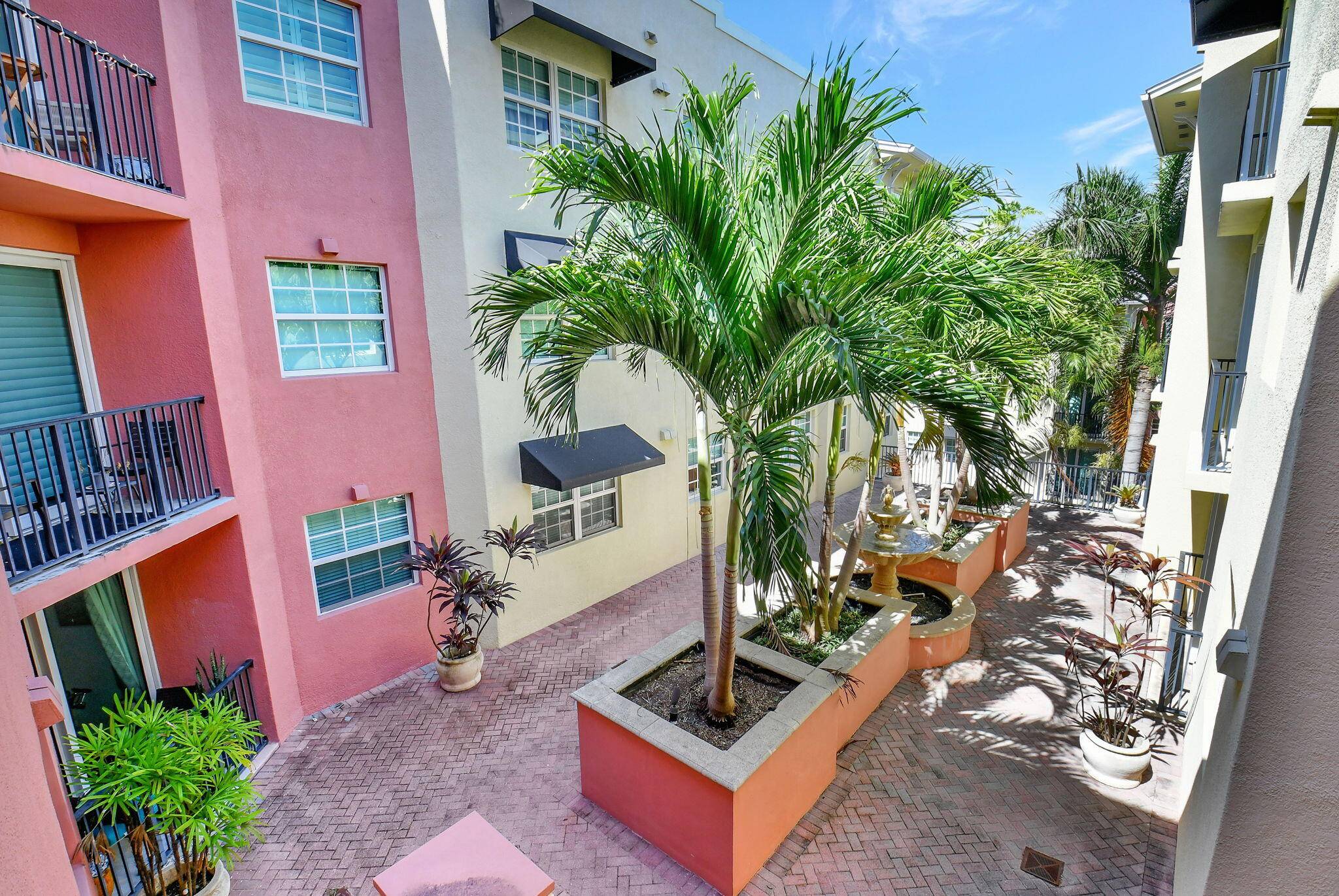 Delray Beach, FL 33444,235 NE 1st ST 403