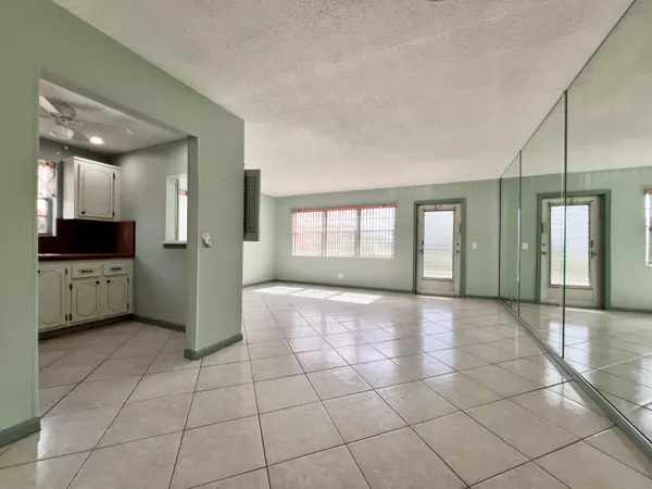 106 E Berkshire,  West Palm Beach,  FL 33417