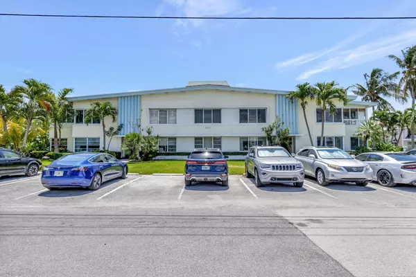 Delray Beach, FL 33483,990 Casuarina RD 4