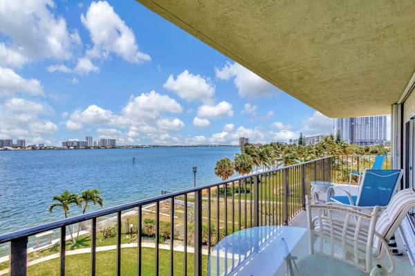 801 Lake Shore DR 409, Lake Park, FL 33403