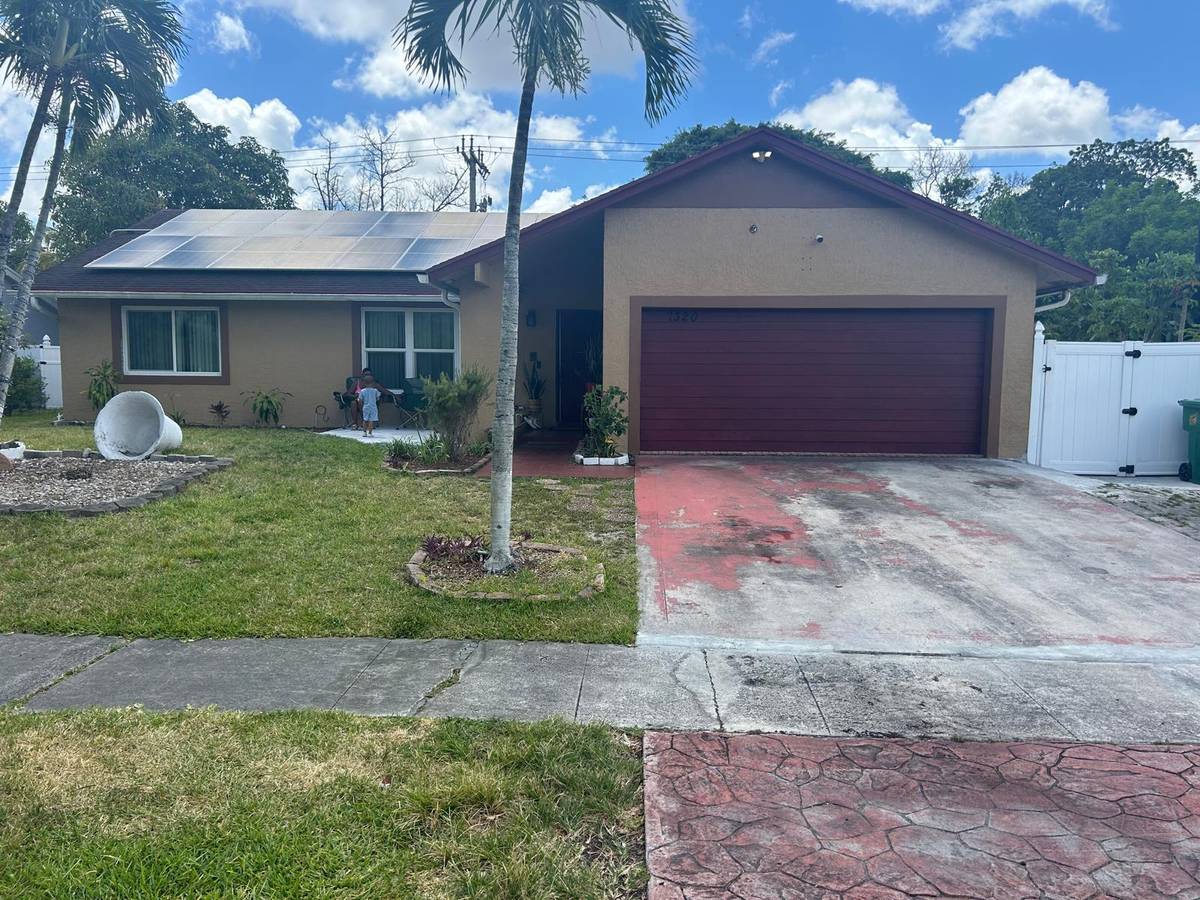 Lauderhill, FL 33319,7320 NW 44th CT